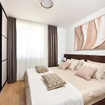 Alta Oliva 2 With Private Parking Zadar