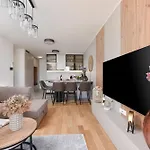 아파트 Alta Oliva 2 With Private Parking 자다르