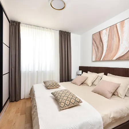 Alta Oliva 2 With Private Parking Zadar