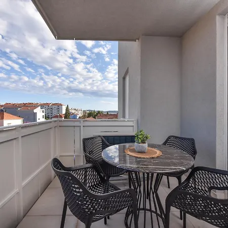 Apartment Alta Oliva 2 With Private Parking *