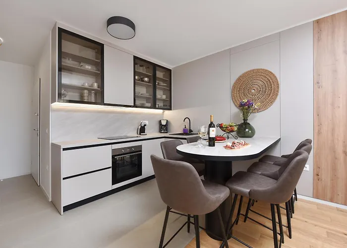 Alta Oliva 2 With Private Parking Zadar